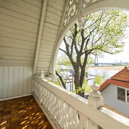 Riverside Flat With A Beautiful View Over * リガ