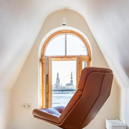 アパート Riverside Flat With A Beautiful View Over